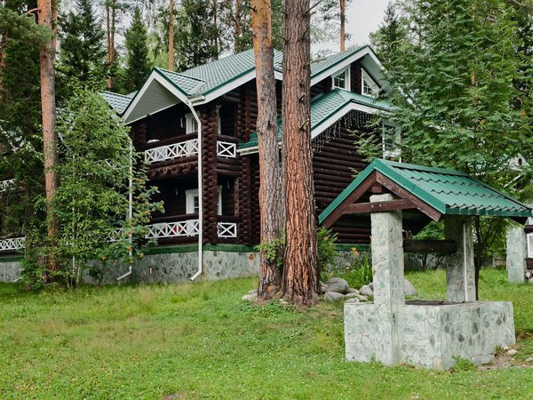 Comment choisir le bon équipement pour un camping en région de haute altitude en été?